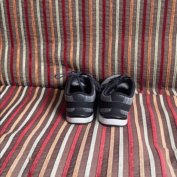 New Balance Black and Gray Athletic Shoes - Picture 4 of 7